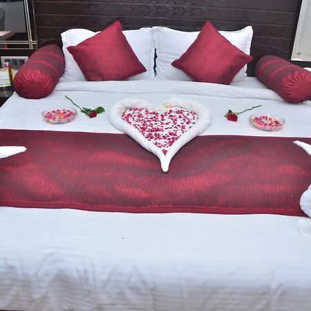 Le Leisure Otel Allāhābād Junction Dış mekan fotoğraf