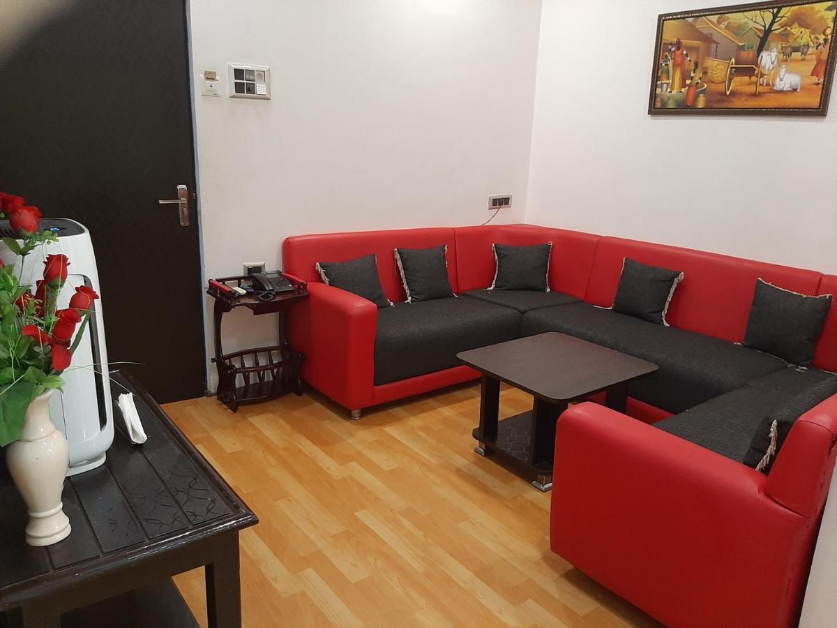 Le Leisure Otel Allāhābād Junction Dış mekan fotoğraf